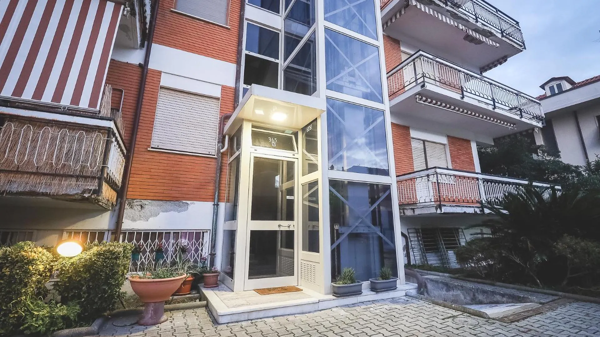 Lägenhet Versilia Door - Brand New Flat Next To Sea Massa